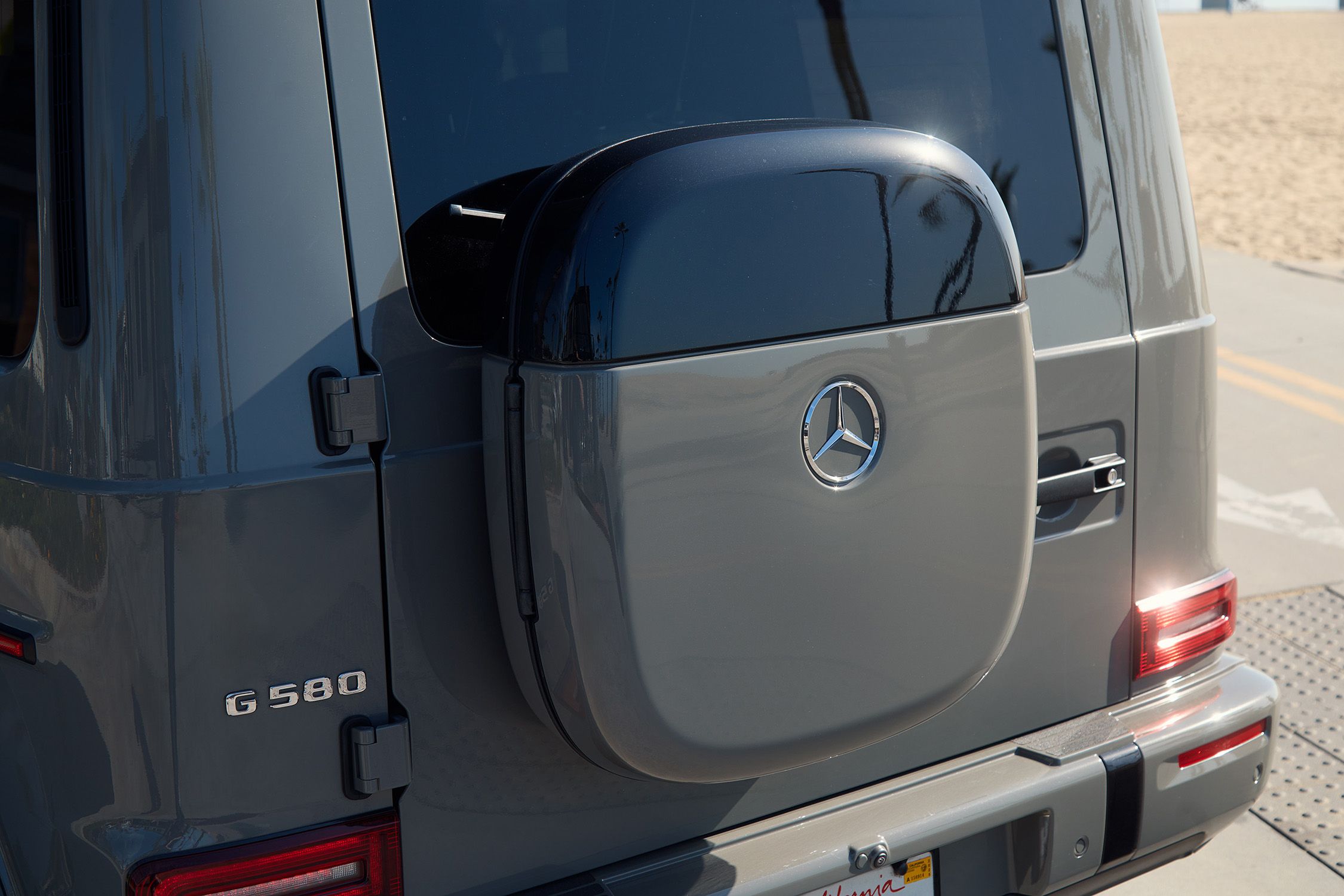 2025 Mercedes-Benz G580 Front View