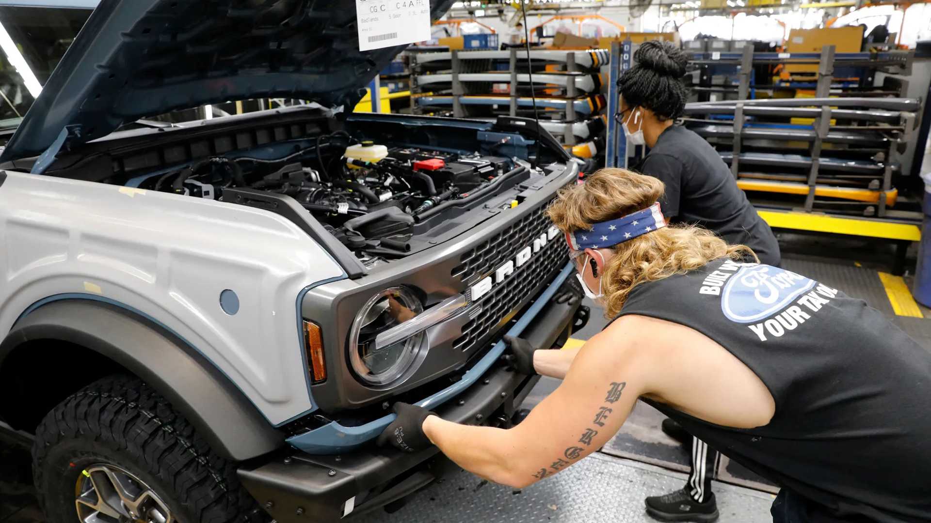 Ford Recalls 565,691 Broncos Over Engine Fire Risk